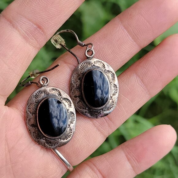 Vintage Native American handmade 925 sterling silver stampwork onyx earrings - Picture 14 of 16